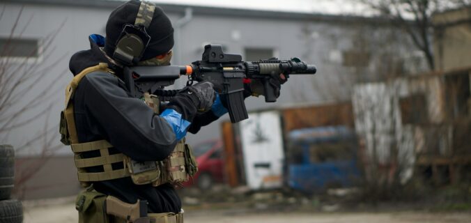 soldier holding assault rifle at daytime